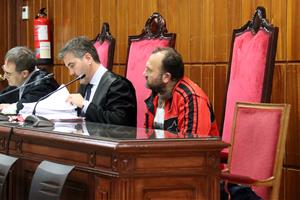 Jutgen un home que s'enfronta a 23 anys de presó per retenir, maltractar i violar la seva parella el 2022 al Vendrell. ACN