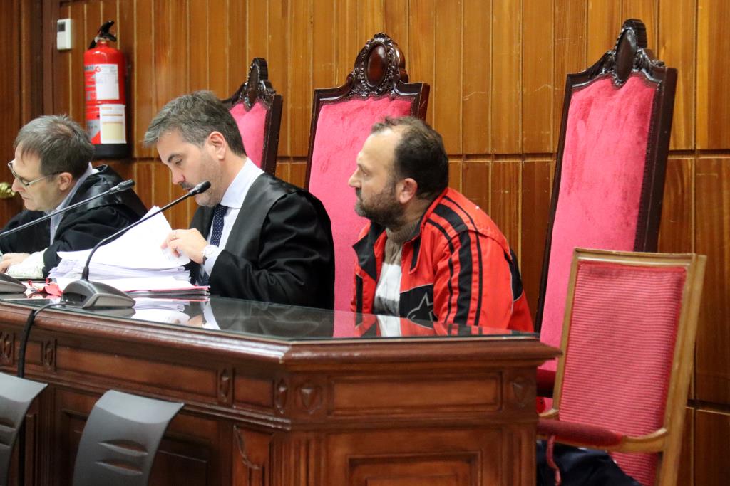 Jutgen un home que s'enfronta a 23 anys de presó per retenir, maltractar i violar la seva parella el 2022 al Vendrell. ACN