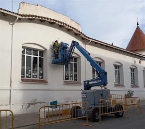 La Bisbal del Penedès fa la primera intervenció per a la recuperació de les pintures de l'edifici de les escoles . Ajt La Bisbal del Penedès