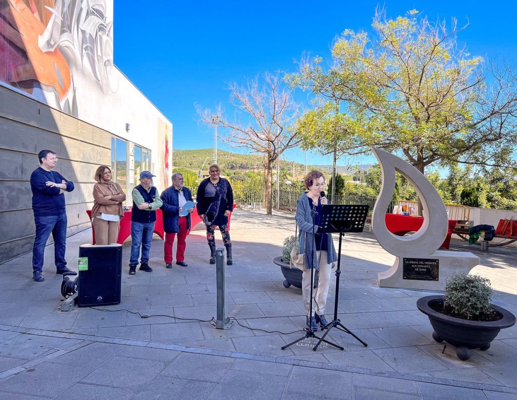 La Bisbal del Penedès inaugura el seu ‘Monument als donants de sang’ . Ajt La Bisbal del Penedès