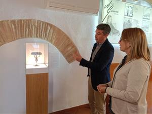 La Casa Museu Àngel Guimerà del Vendrell presenta una copa commemorativa original del dramaturg. Ajuntament del Vendrell