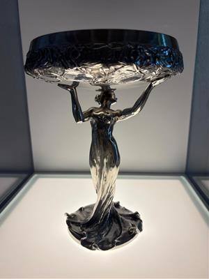 La Casa Museu Àngel Guimerà del Vendrell presenta una copa commemorativa original del dramaturg