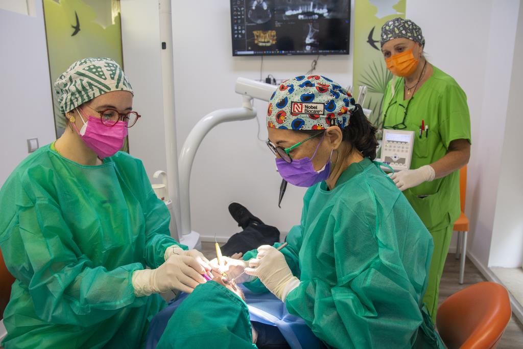 La Clínica Dental Solé fa 10 anys que està especialitzada en la càrrega immediata en rehabilitacions sobre implants. EIX