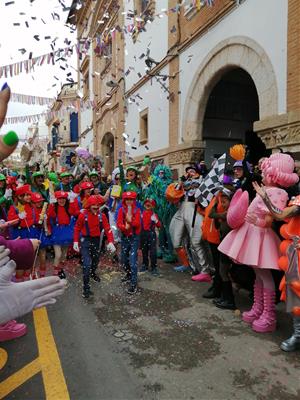 La Cursa de llits reuneix 400 participants i omple de bon humor el carnaval de Sitges