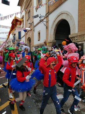 La Cursa de llits reuneix 400 participants i omple de bon humor el carnaval de Sitges