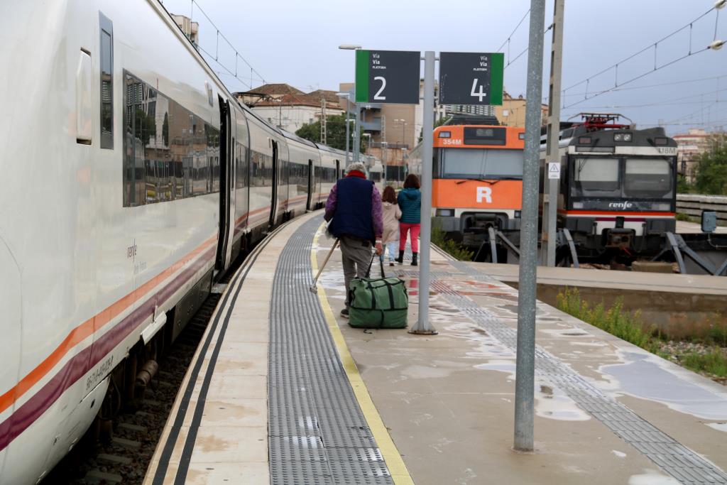 La Fundació Mobilitat Sostenible i Segura elabora un informe “ambiciós” per a assolir el milió d’usuaris de tren el 2035. ACN