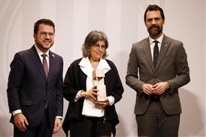 La mestra paperera Victòria Rabal recull el Premi Nacional d'Artesania 2023. ACN