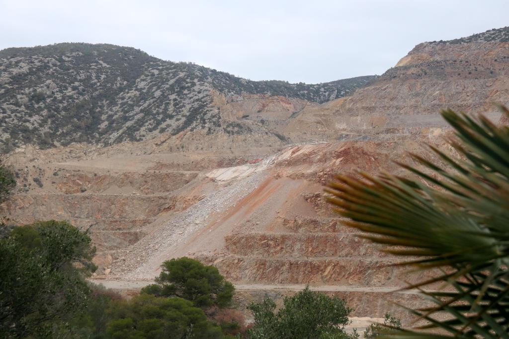 La sequera i els episodis d’anticicló revifen les queixes per la pols de les pedreres de Garraf. ACN