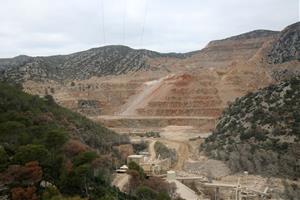 La sequera i els episodis d’anticicló revifen les queixes per la pols de les pedreres de Garraf