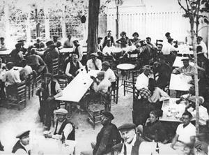 La terrassa del Cafè Armengol a principis del segle XX. Arxiu d’Antoni Pineda
