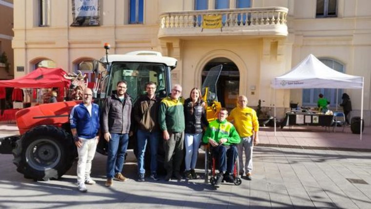 L'ADF Sant Sadurní presenta un nou vehicle per fer feines de prevenció d'incendis forestals. Ajt Sant Sadurní d'Anoia