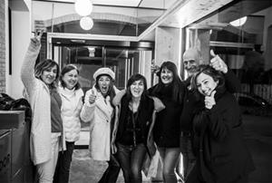 L’equip de persones voluntàries amb Imma Subirà al centre