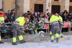 Les Comparses de Vilanova tornen a omplir la plaça de la Vila de caramels i color en una edició amb control d'aforament