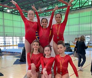 Les gimnastes de l'AE Pasífae. Eix