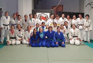 Les participants a l'entrenament Interclubs de Judo Femení. Eix