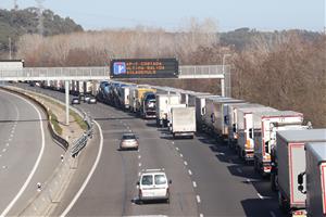 Les restriccions temporals a la circulació del Servei Català de Trànsit limiten per primer cop els vehicles pesants. ACN