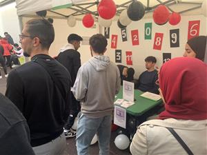 L'escola Les Tereses de Vilanova reuneix més de 350 alumnes en el primer Meeting Point d'empreses simulades