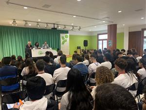 L'escola Les Tereses de Vilanova reuneix més de 350 alumnes en el primer Meeting Point d'empreses simulades