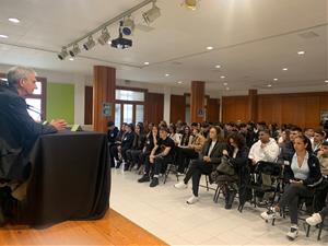 L'escola Les Tereses de Vilanova reuneix més de 350 alumnes en el primer Meeting Point d'empreses simulades