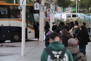 L'estació d'autobusos de Vilafranca desbordada per la demanda d’usuaris de la xarxa de bus. ACN