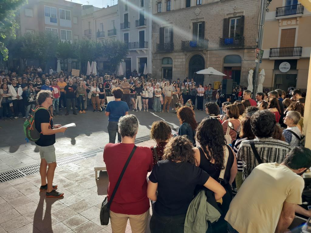 Més de 200 persones es concentren a Sant Sadurní per denunciar les males pràctiques del director de l'Intermunicipal. CGT