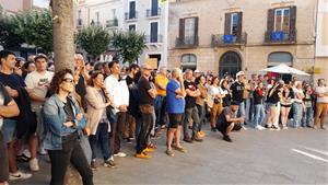 Més de 200 persones es concentren a Sant Sadurní per denunciar les males pràctiques del director de l'Intermunicipal