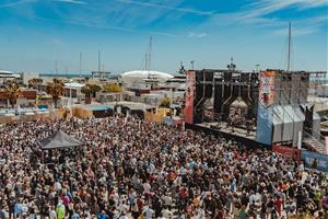 Més de 33.000 persones omplen la Beer Live durant tot el cap de setmana al port de Vilanova. Beer Live