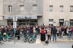 Més d'un centenar d'usuaris de tren de mitjana distància es concentren a Tarragona per reclamar un servei 