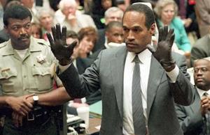 O.J. Simpson, el 21 de juny de 1995, durant el judici. Eix