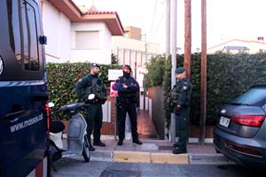 Operació policial al carrer Mònaco de Sant Pere de Ribes