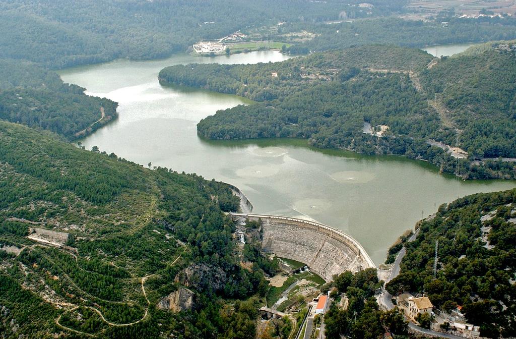 Pantà de Foix. Eix