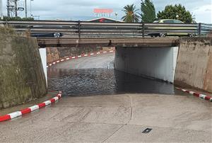 Pas inferior d'accés a Torreblanca inundat. Eix
