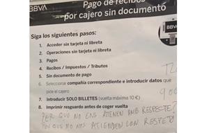 Pintada reclamant respecte a un caixer automàtic. Ferran Savall