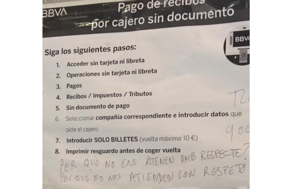 Pintada reclamant respecte a un caixer automàtic. Ferran Savall