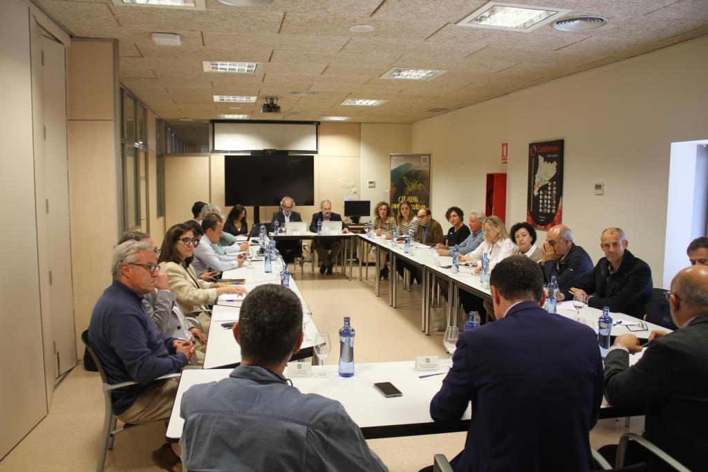 Primera reunió del conseller Ordeig, la nova direcció de l'INCAVI i les Denominacions d'Origen. Generalitat de Catalunya