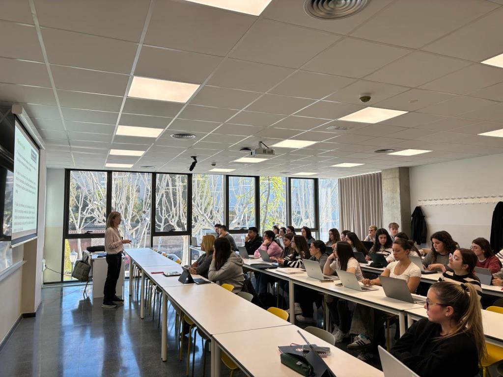 Prop de 400 estudiants omplen des d’avui el nou edifici d’estudis de Salut del Campus Universitari d’Igualada. Campus d'Igualada