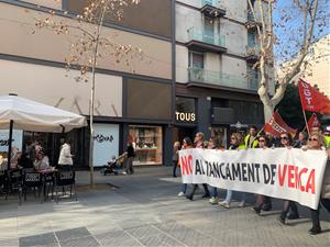 Prop de 500 persones es manifesten a Vilanova i la Geltrú contra el tancament de Venca. EIX