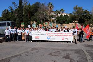 Prop de 60 treballadors de GE Vernova es manifesten a Sitges per exigir una reducció de l’ERO
