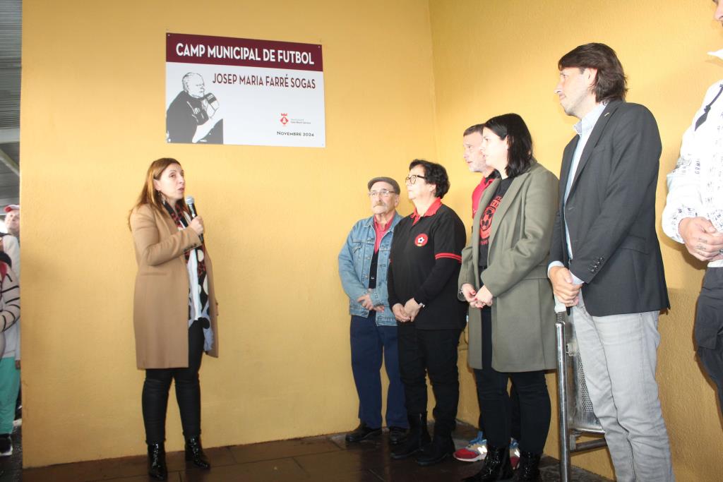 Sant Martí Sarroca inaugura la nova gespa del camp de futbol, dedicat a Josep Maria Farré. Diputació de Barcelona