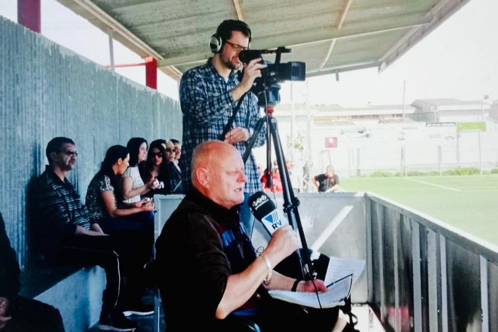 Sant Martí Sarroca posa el nom del desaparegut locutor Josep Maria Farré al camp de futbol. Ajt Sant Martí Sarroca