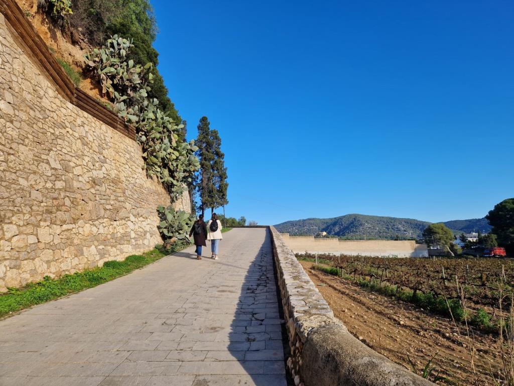 Sant Pere de Ribes posa en marxa dos itineraris saludables per a promocionar el benestar físic i el patrimoni cultural . Ajt Sant Pere de Ribes