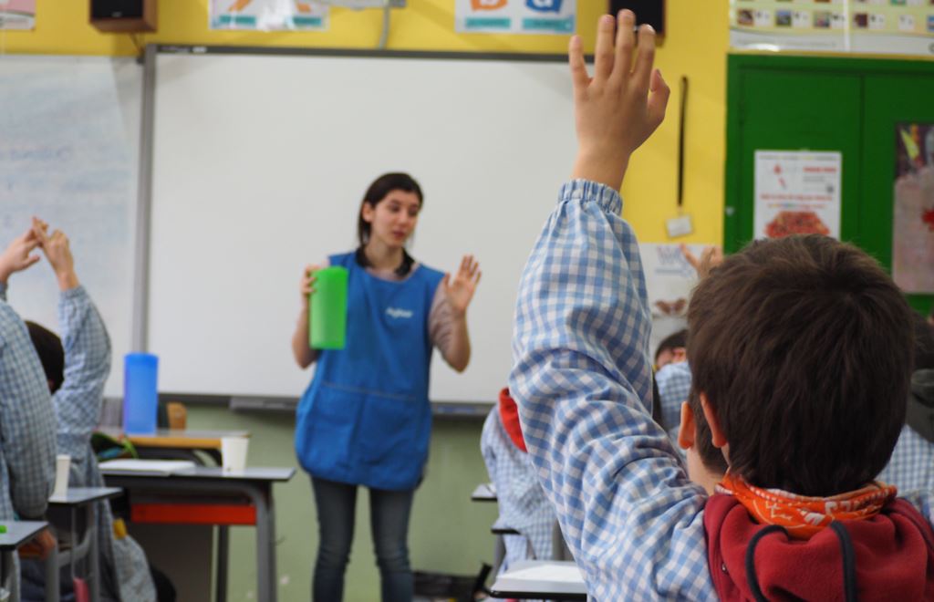 Sessió del programa escolar Aqualogia. Agbar