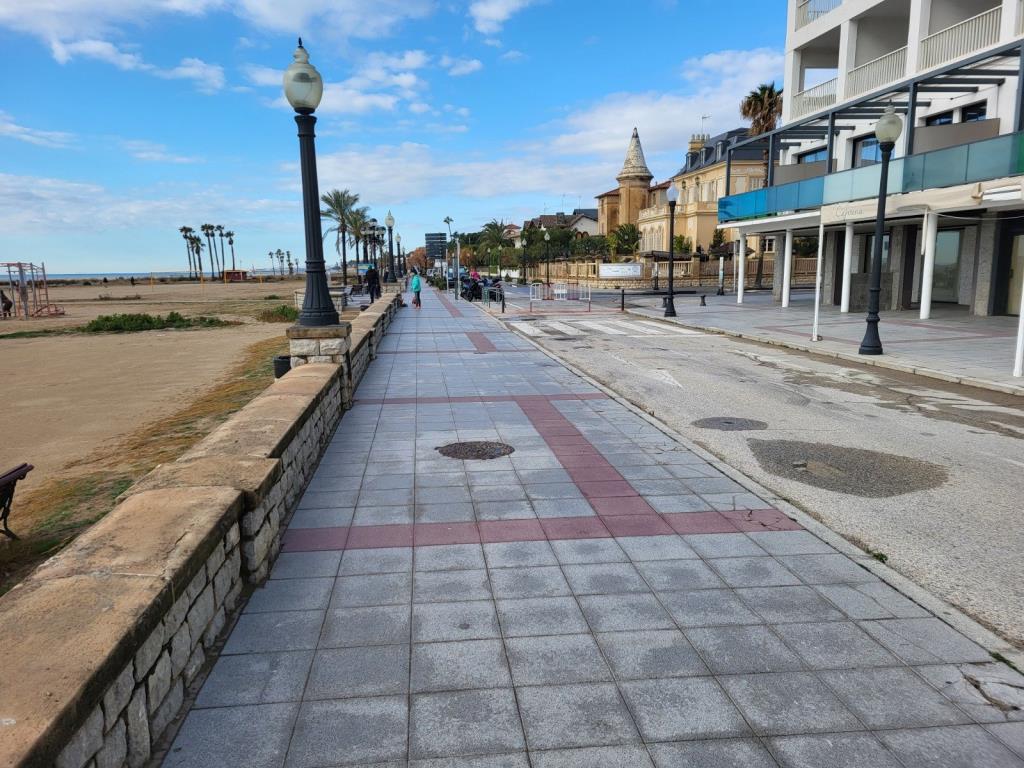 S’inicien les obres de substitució d’un tram del col·lector d’evacuació d’aigües residuals al passeig marítim de Coma-ruga. Ajuntament del Vendrell