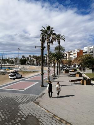 Sitges retira diversos llums dels fanals de La Fragata per risc de caiguda