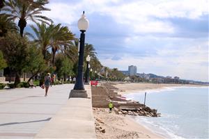Traslladen 35.000 m3 de sorra del port de Coma-ruga a zones deficitàries de platges del Vendrell, Cunit i Calafell