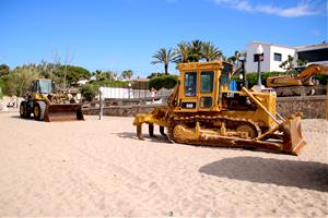 Traslladen 35.000 m3 de sorra del port de Coma-ruga a zones deficitàries de platges del Vendrell, Cunit i Calafell