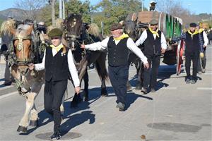 Tres Tombs. Eix