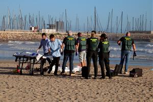 Troben el cadàver d'un home d'uns 50 anys surant a l'aigua en una platja de Calafell. ACN