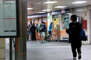 Un robatori de coure a Montcada Bifurcació afecta el servei de Rodalies i molts trens no arriben a Barcelona. ACN