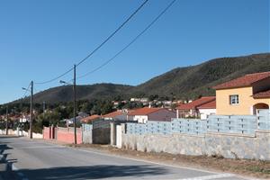 Una de les vies principals de la urbanització més poblada del Montmell, el Mirador del Penedès . ACN
